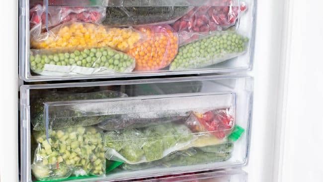 
 8 Makanan dan Minuman yang Tak Boleh Disimpan di Freezer, Bikin Penyakit Bun