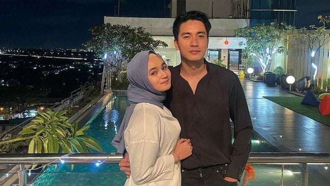 
 Dulu Viral Karena Nikahi Fans, Ini 7 Potret Terbaru Evan Marvino dan Istri Aceh